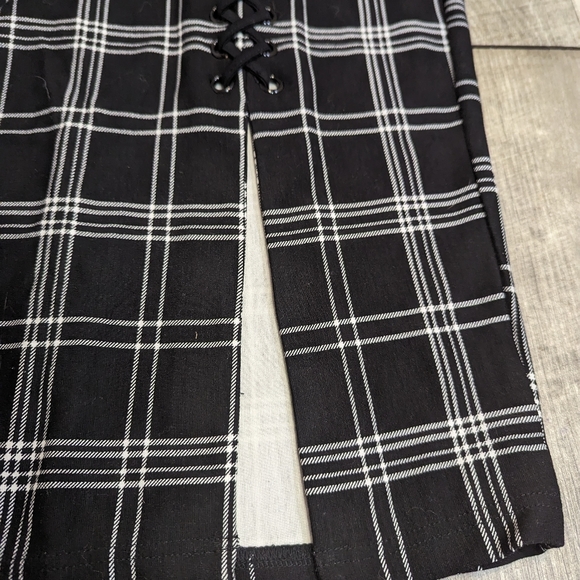 Cute Torrid size 0 lace up pencil shirt black and white plaid pattern - Picture 2 of 8